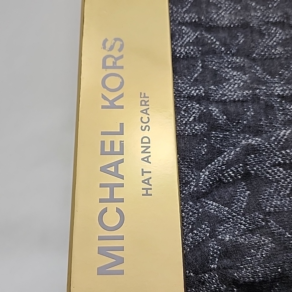 MICHAEL Michael Kors Women's Hat & Scarf Gift Box Set MK Monogram Silver OS - Picture 3 of 11
